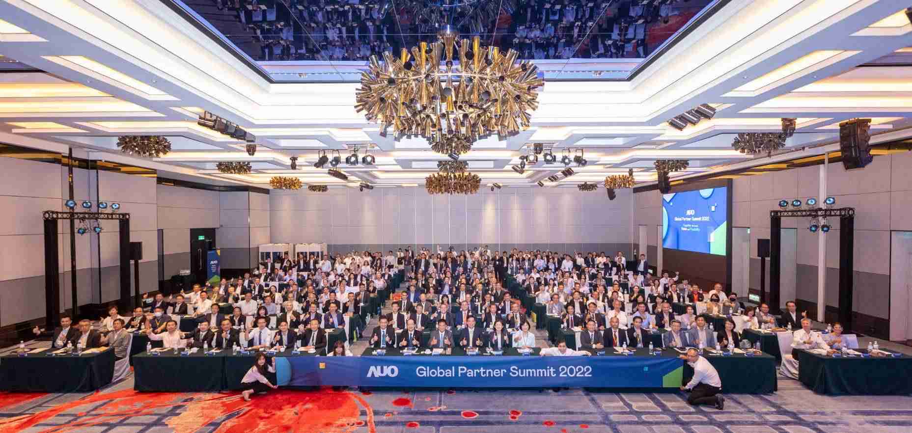 友達推動「安心、、、創新、、、、用心、、、、同心、、、盡心」五星職旅，，為菲籍員工打造全方位照護，，首度贏得「人權實踐與發展領袖獎」殊榮