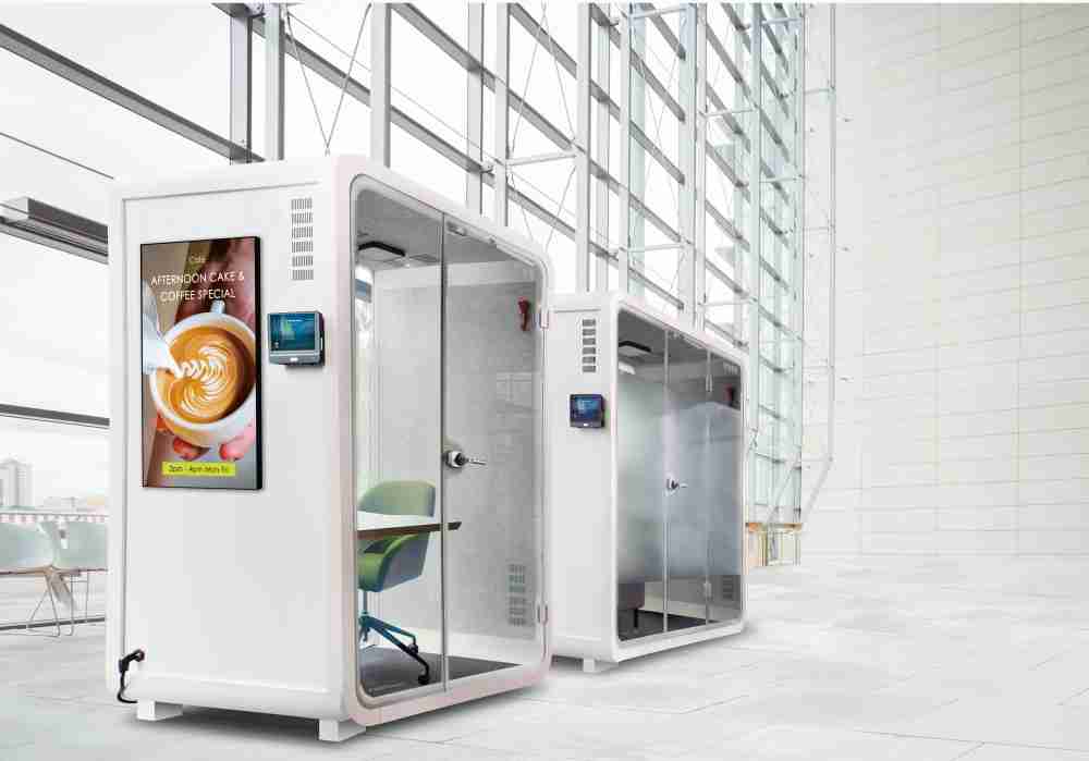 森林舞会子公司达擎之智慧行动办公舱，，，，采用PDLC智能调光玻璃设计，，透过通电与断电的电流切换，，，呈现透明与雾面效果，，，，具节能降耗特性并兼顾隐私，，，确保信息安全